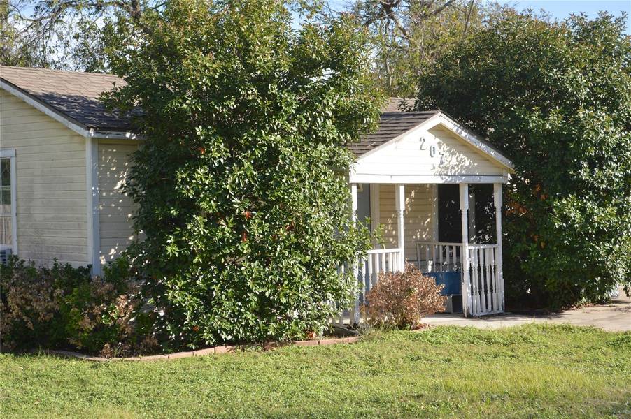 207 San Angelo Avenue, Benbrook, TX 76126