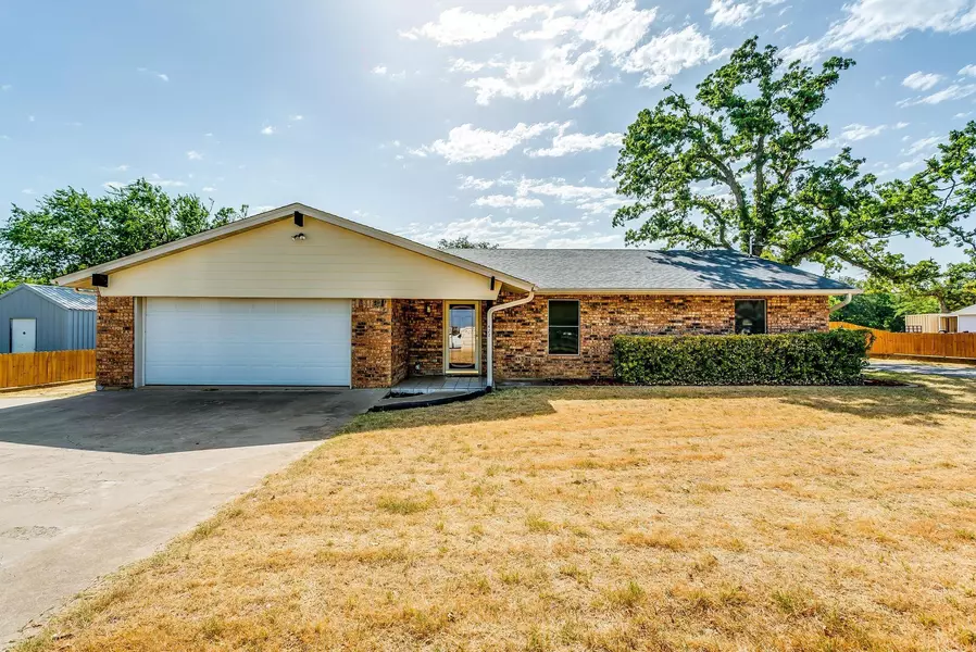 422 N 9th Street, Jacksboro, TX 76458