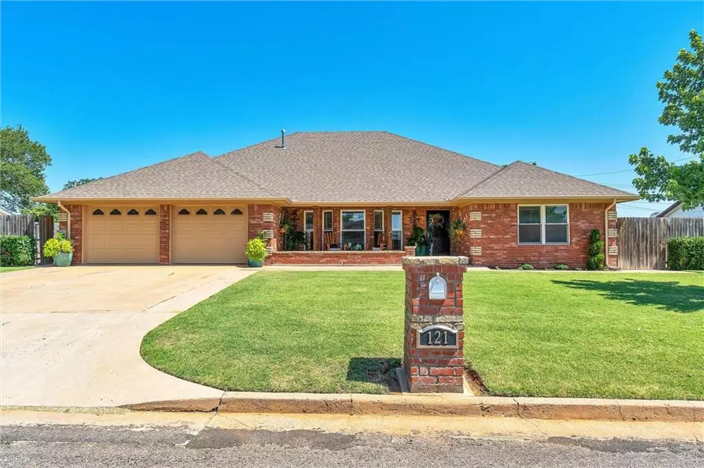 Cordell, OK 73632,121 W Maple Street