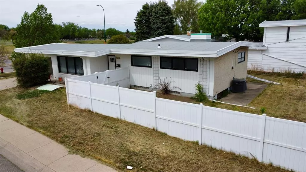 Lethbridge, AB T1K 1P4,1116 10 ST S