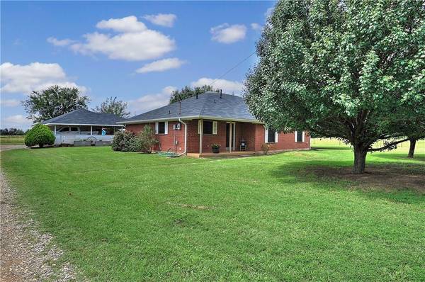 748 County Road 4025, Savoy, TX 75479