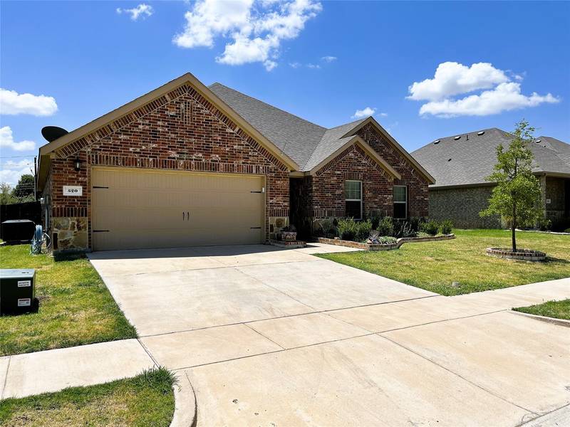 520 Clearlake Drive, Waxahachie, TX 75165