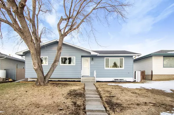 Calgary, AB T2A 2R9,67 Marwood CIR NE