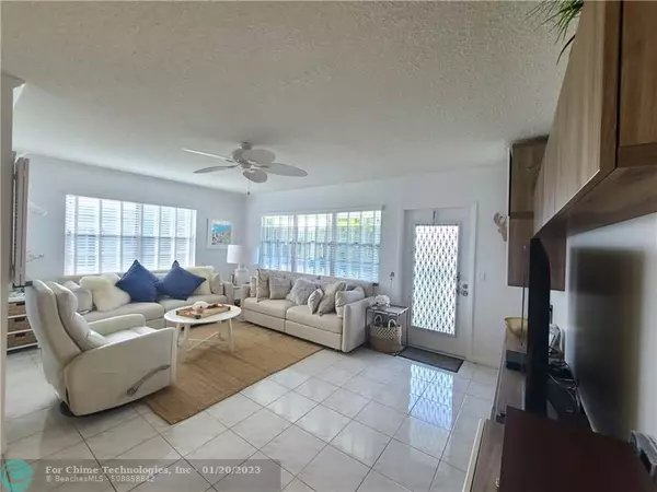 Deerfield Beach, FL 33442,135 Oakridge J  #135