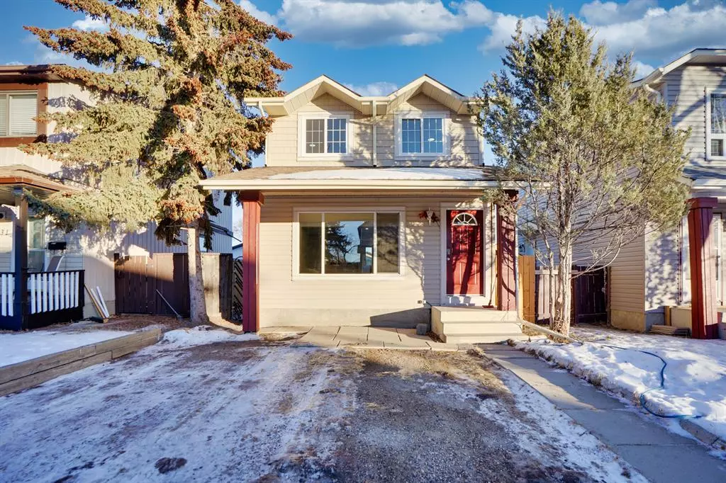 Calgary, AB T3J 1Y6,135 Castlegreen Close NE