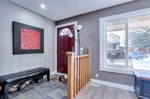 Calgary, AB T3J 1Y6,135 Castlegreen Close NE