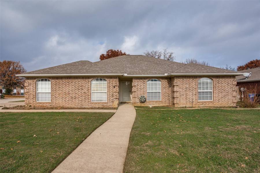 601 Oak View Court, Azle, TX 76020