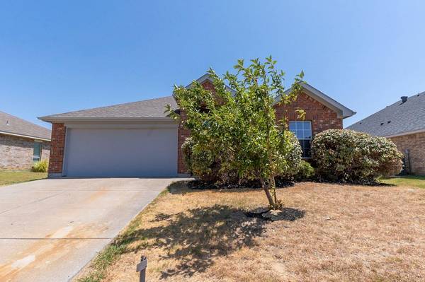 1116 Hearthstone Drive, Burleson, TX 76028