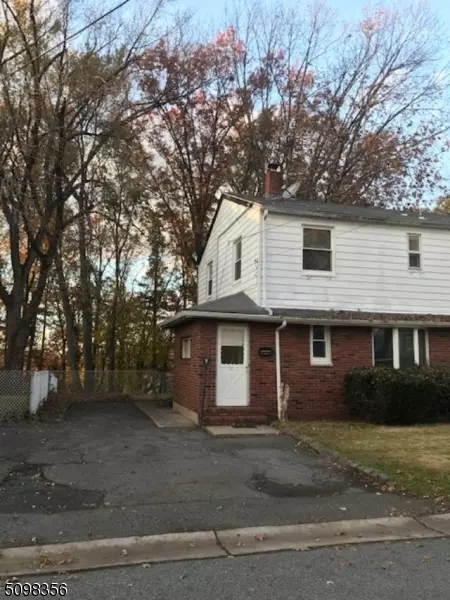 50 Fournier Cres, Elmwood Park Boro, NJ 07407