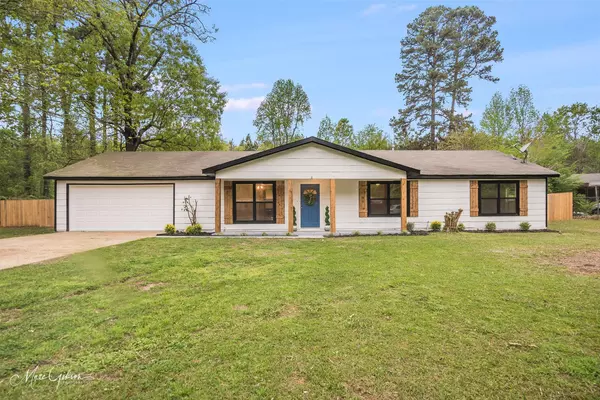 8942 Dakota Huse Lane, Greenwood, LA 71033