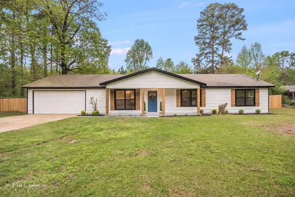 8942 Dakota Huse Lane, Greenwood, LA 71033