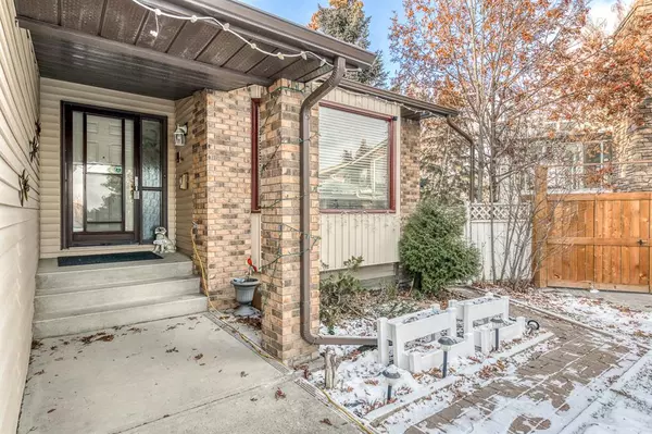 Calgary, AB T3K 2Z2,96 Sandstone WAY NW