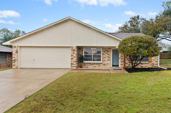 111 Stephen Drive,  Sanger,  TX 76266