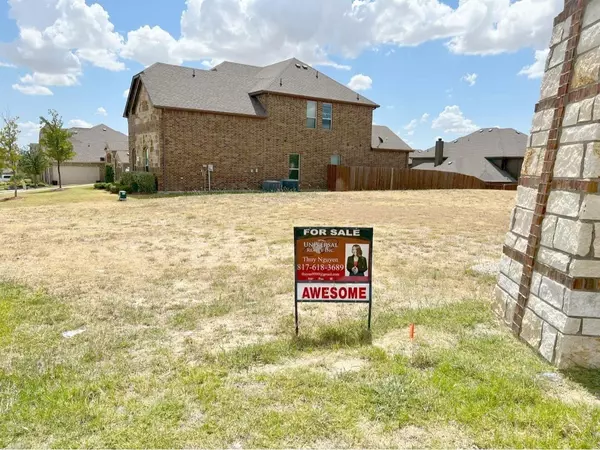 202 Heatherstone Drive, Midlothian, TX 76065