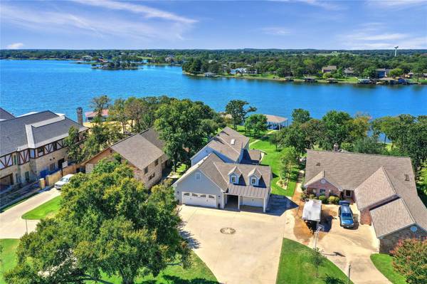 1024 Kiowa Drive E, Lake Kiowa, TX 76240