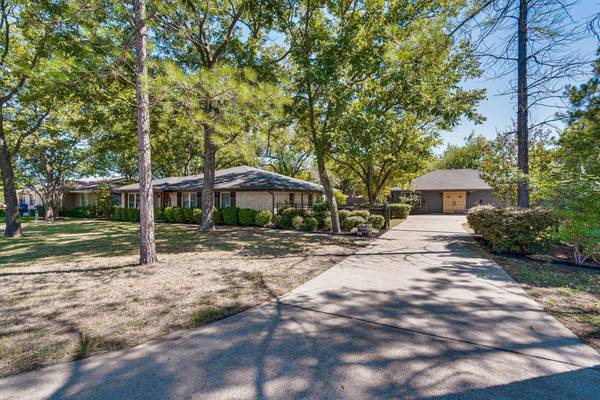 907 Sunrise Drive,  Ennis,  TX 75119