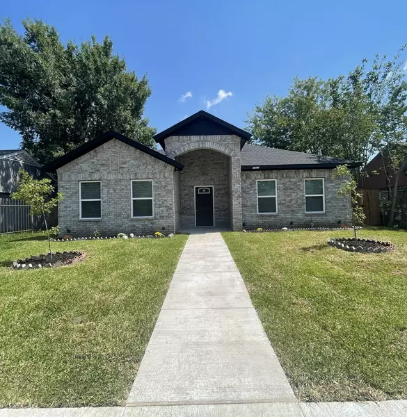 374 Legacy Drive, Dallas, TX 75217