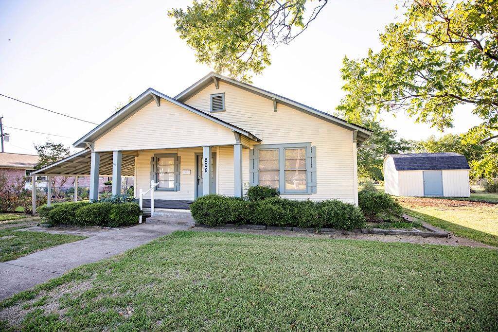 205 1st Street, Honey Grove, TX 75446