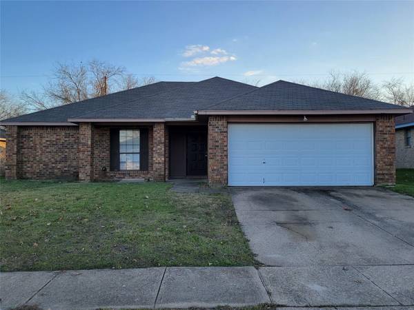 915 Larue Drive, Cedar Hill, TX 75194