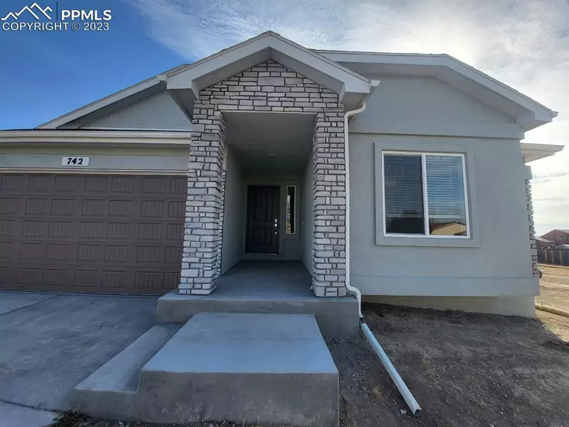 742 S Bellflower DR, Pueblo West, CO 81007