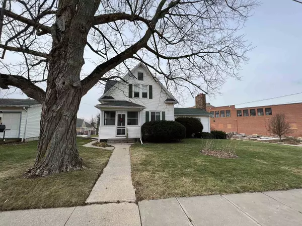 320 N Hickory Street, Elizabeth, IL 61028