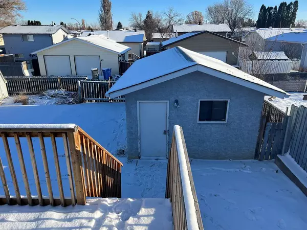 Medicine Hat, AB T1B3K1,101 Sandford CRES SE