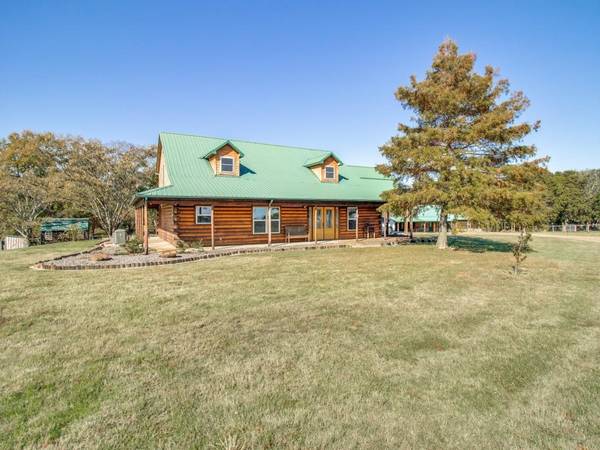 1353 Spring Creek Road, Collinsville, TX 76233