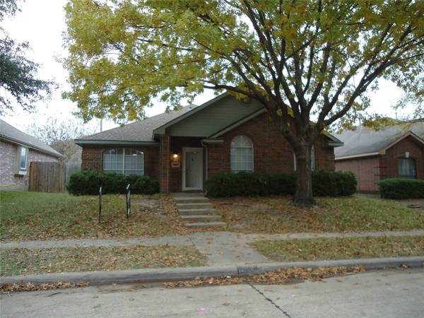 1608 Summers Drive, Cedar Hill, TX 75104