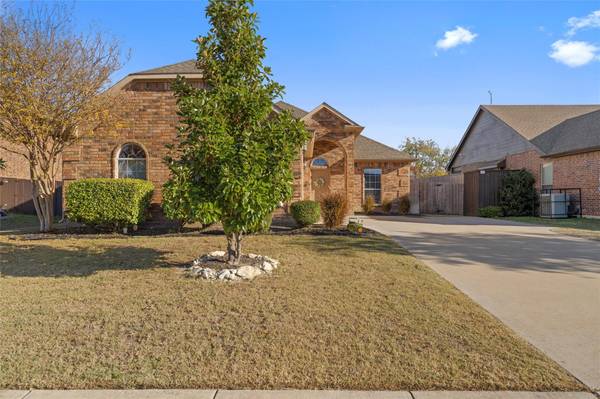 304 Bob White Drive, Red Oak, TX 75154