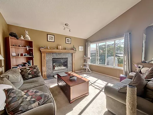 Calgary, AB T2Z 3M2,1065 PRESTWICK CIR SE