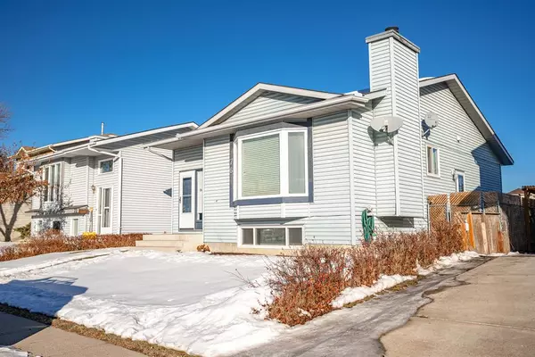 Calgary, AB T2A 7K7,76 Appletree CRES SE