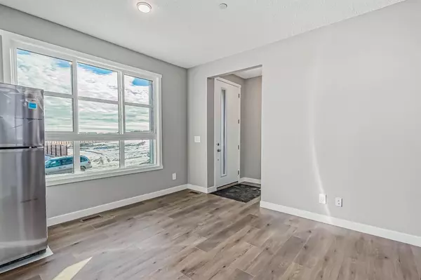 Calgary, AB T3P 1Y1,53 Herron Mews NE