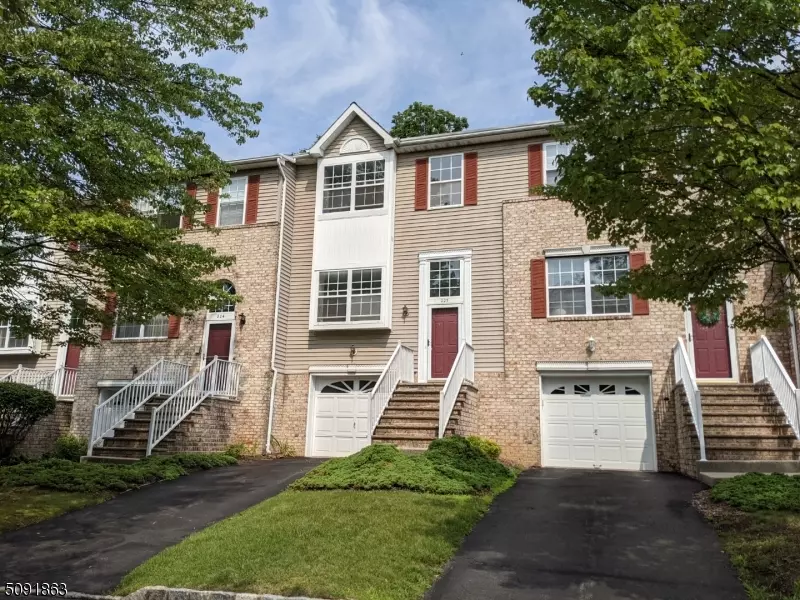 205 Tallwood Ln, Green Brook Twp., NJ 08812