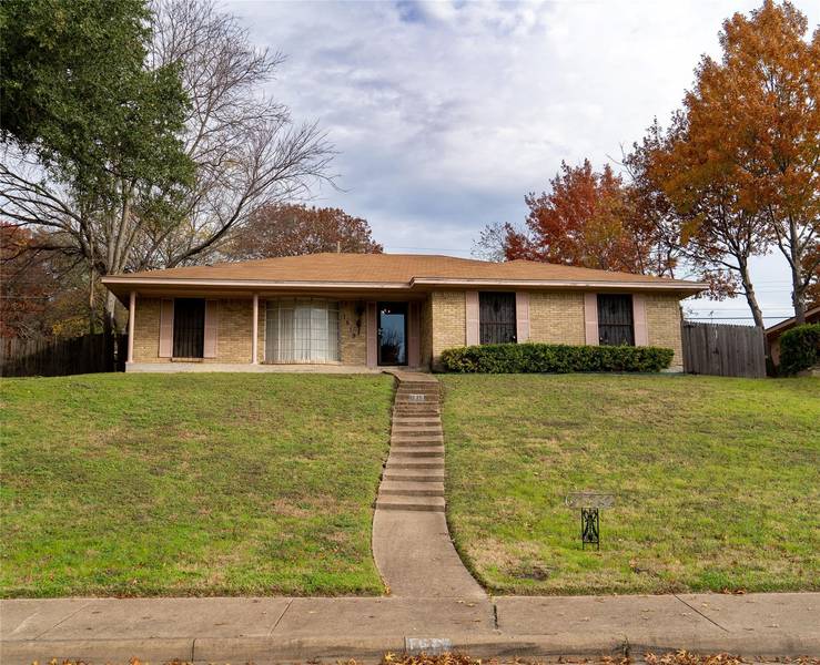 1519 Russell Glen Lane, Dallas, TX 75232