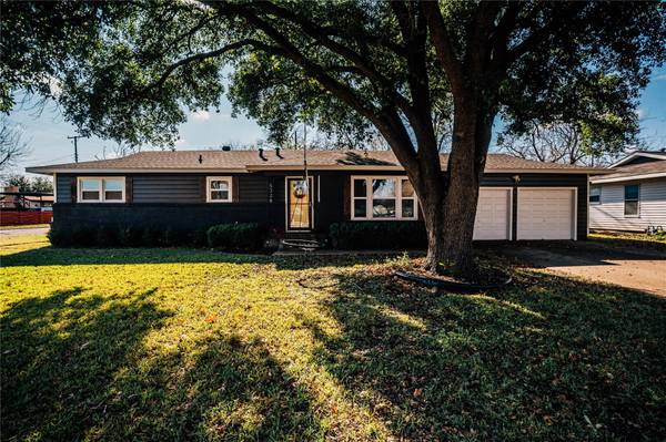 5328 Ira Street, Haltom City, TX 76117