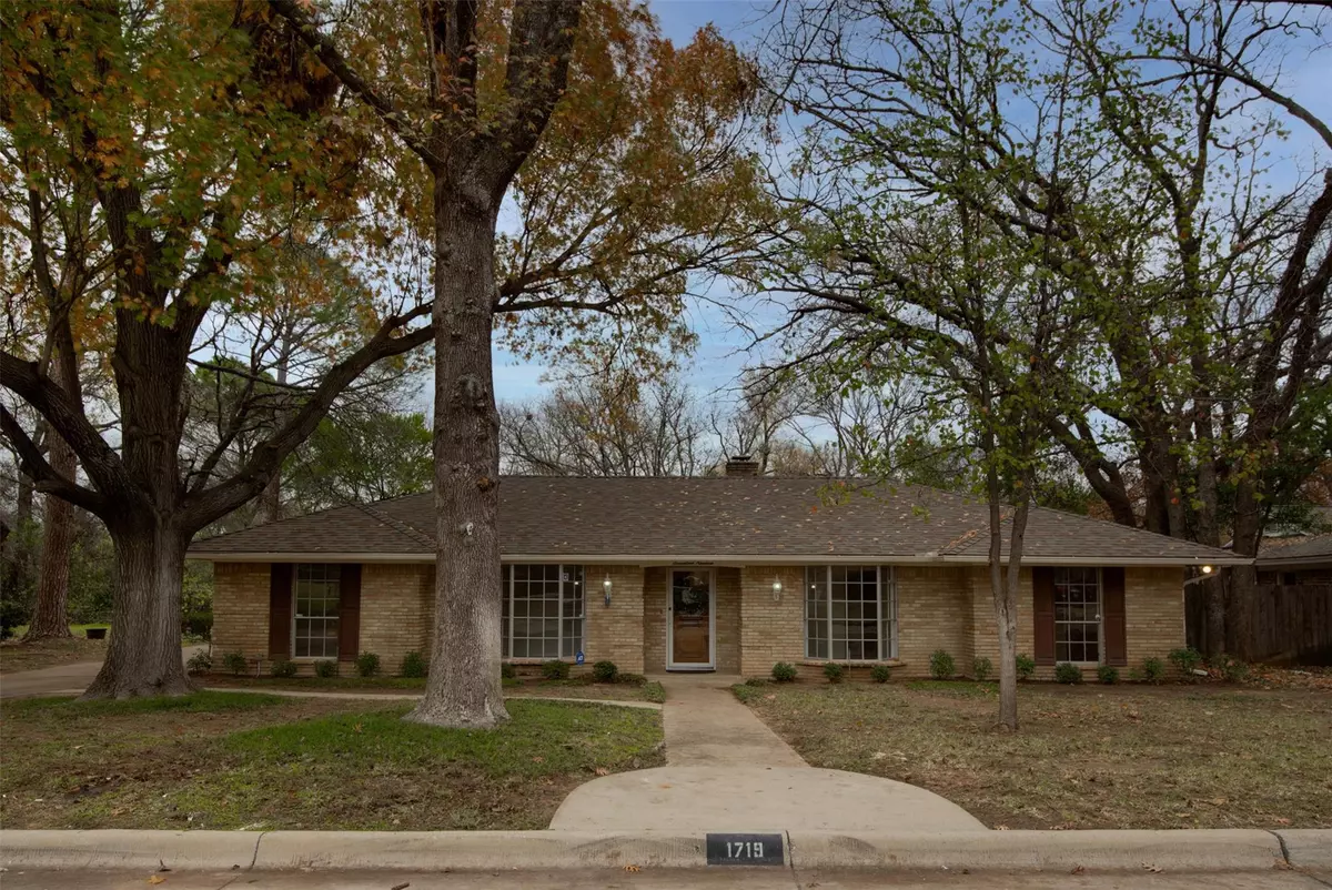 Arlington, TX 76010,1719 S Pecan Street