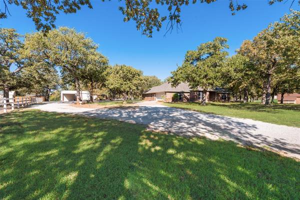 108 Woody Creek Drive,  Springtown,  TX 76082