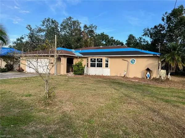 1672 Many RD, North Fort Myers, FL 33903