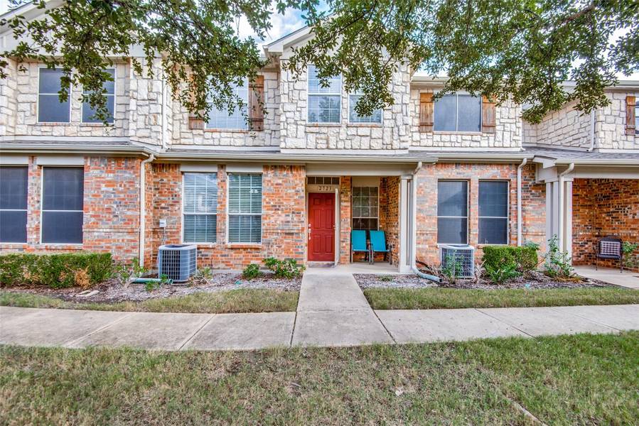 2723 Hyde Park Drive, Grand Prairie, TX 75050