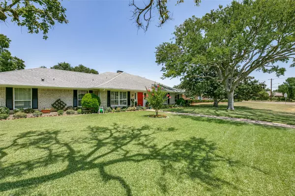 4555 Forest Bend Road, Dallas, TX 75244