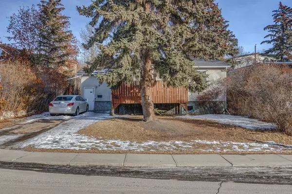 Calgary, AB T3B 0Y5,4836 22 AVE NW