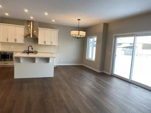 Airdrie, AB T4A 3K2,2048 Ravensdun CRES SE