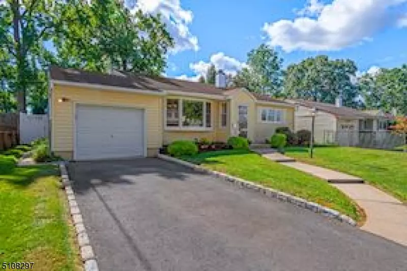 33 Albemarle Rd, Woodbridge Twp., NJ 07067