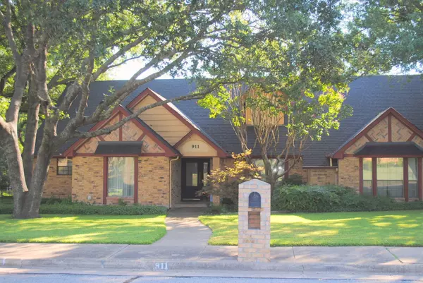 911 GREEN TREE Lane, Duncanville, TX 75137