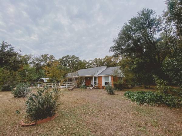 213 N Oaks Drive, Grand Saline, TX 75140