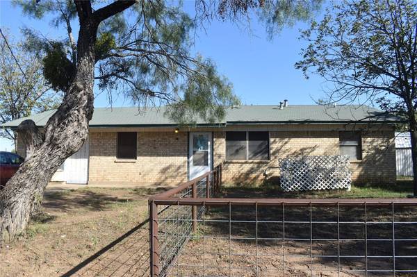 702 Bee, Brady, TX 76825