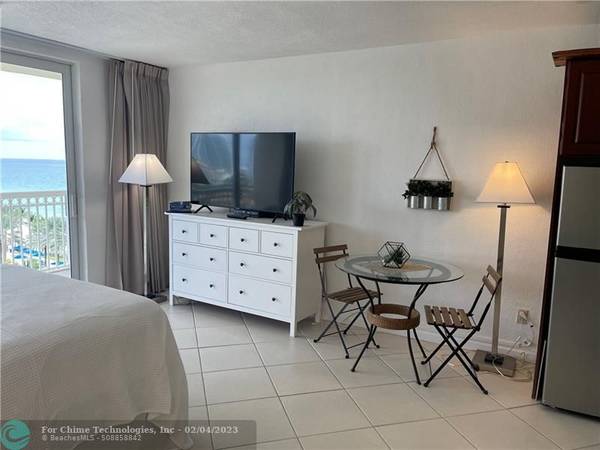 Sunny Isles Beach, FL 33160,19201 Collins Ave  #821