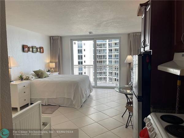 Sunny Isles Beach, FL 33160,19201 Collins Ave  #821