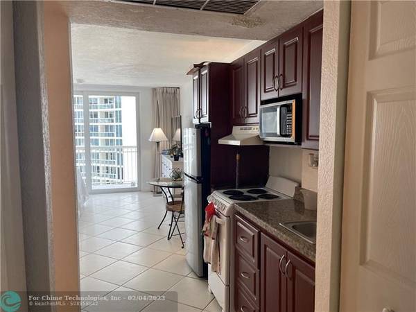 Sunny Isles Beach, FL 33160,19201 Collins Ave  #821