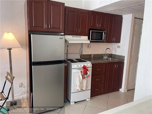 Sunny Isles Beach, FL 33160,19201 Collins Ave  #821